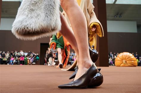 Sẵn sàng bước vào mùa thu đông với bộ sưu tập giày hot nhất Báo Phụ Nữ