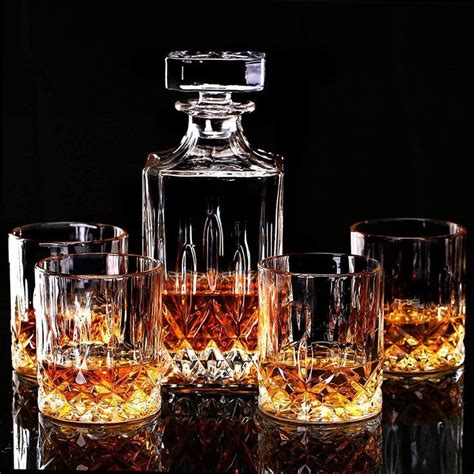 Whiskey Decanter Set With 4 Crystal Glasses Decanter And Whiskey