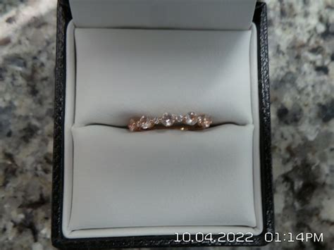 The Benefits of Choosing a Bezel Setting for Your Engagement Ring