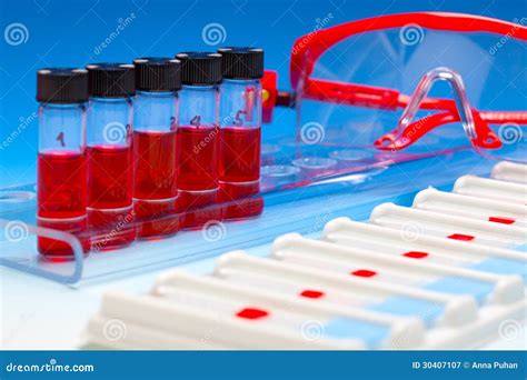 Matrice Dei Campioni Di Sangue Per Microscopia Immagine Stock