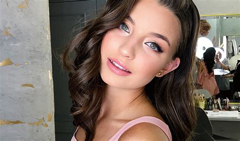 Julia Wieniawa pokazała odważne zdjęcia w bikini 19 latka wypoczywa w Dubaju Viva pl