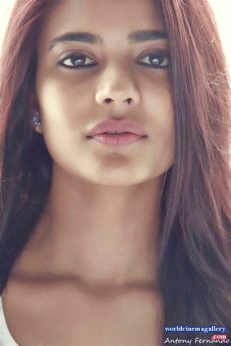 Aishwarya Rajesh Hot Saree Stills