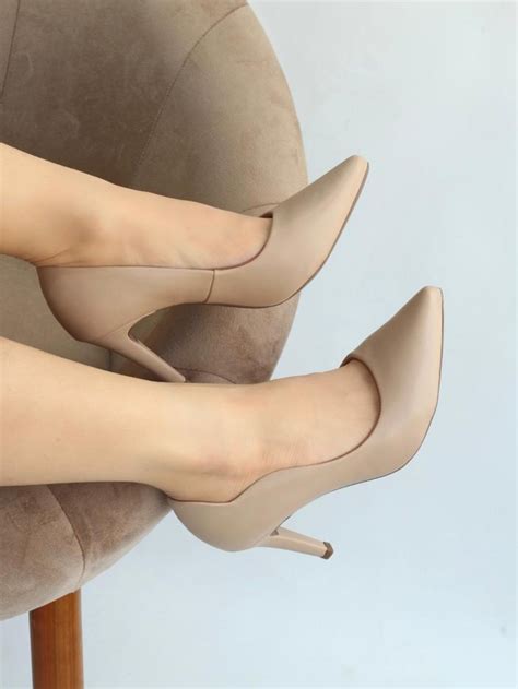 Scarpin Salto Alto Fino Nude Básico EMPÓRIO DAS SAPATILHAS