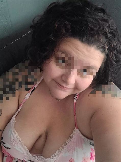 Wife Showing Off For Everyone Here Nudes Gonemildcurvy Nude Pics Org