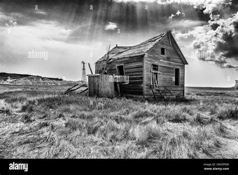 Abandoned Farm House Stock Photo Alamy