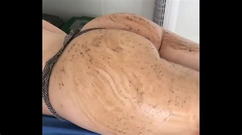 Grabando durante masaje con café en las nalgas de una clienta de 28 años en el spa XVIDEOS