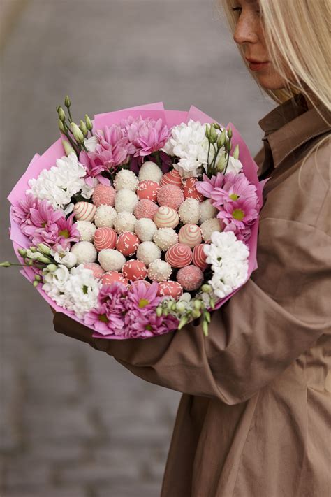 Сладкий букет на 8 марта