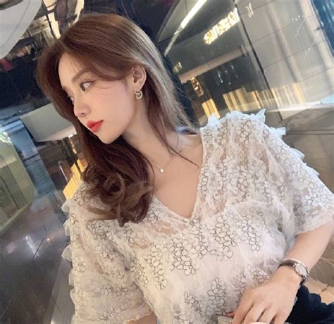 Thêm một hot girl triệu follow bị tố photoshop quá đà Biết tin vào ai trên đời này nữa đây