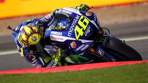 Taklukan Lintasan Basah Rossi Kampiun MotoGP Inggris 2015 MotoGP