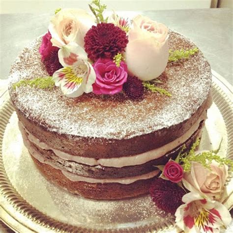 Bolos semi naked a nova tendência do famoso naked cake