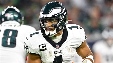 Eagles Qb Jalen Hurts Moved By Jason Kelce S Gesture Trendradars