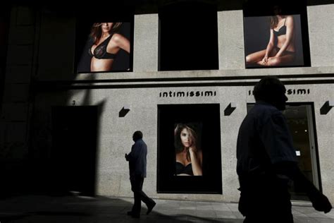 Les Dessous De Lindustrie De La Lingerie