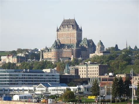 exploring  charming quebec canada  world