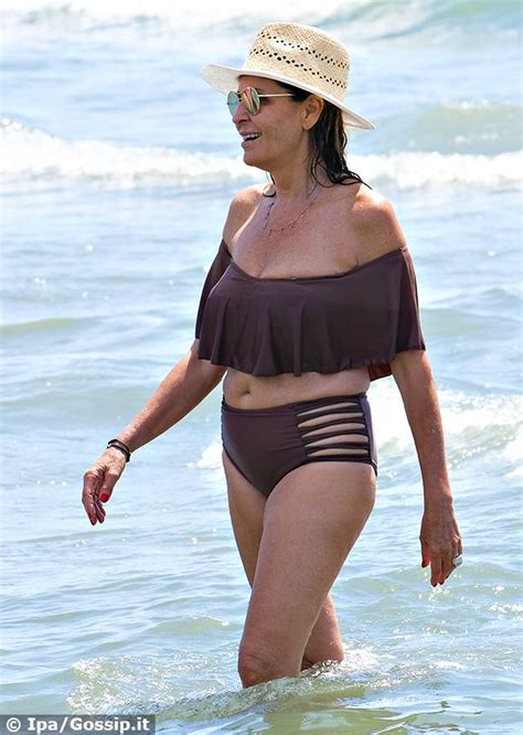 Hot Sexy Daniela Santanche Bikini Pics