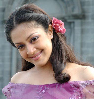 Stunning Actress Jyothika Hot Photos