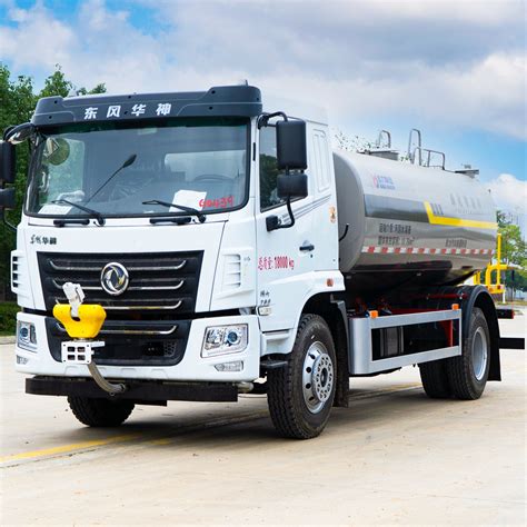 Road Cleaning X Dongfeng Liters Sprinkling Water Tank Trucks