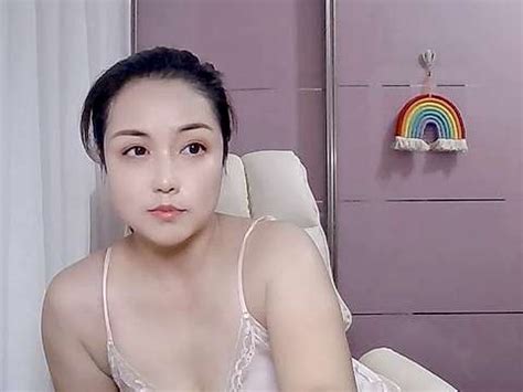 Jinzi Naked Stripping On Cam For Live Sex Video Chat Gyrls