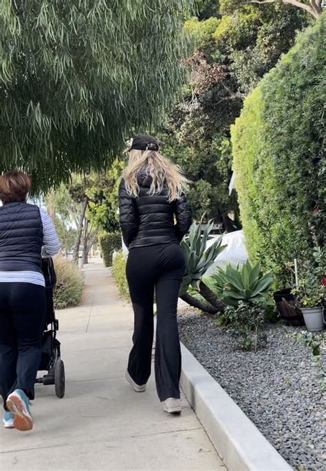 2 MILFS With Fantastic ASS Spandex Leggings Yoga Pants Forum
