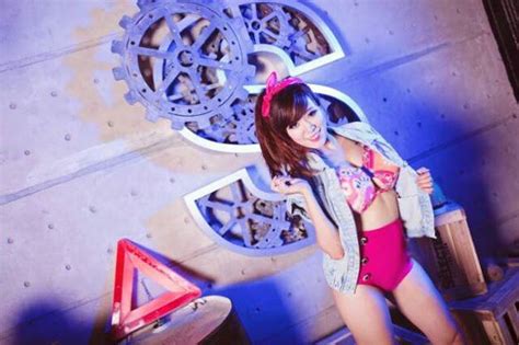 Mai Tho Nude Pics Page 1