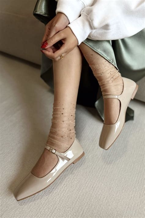 POLKA STORE Petite Bej Nude Ten Rugan Arkası Kapalı Tek Bant Kare Burunlu Baretli Kadın Babet