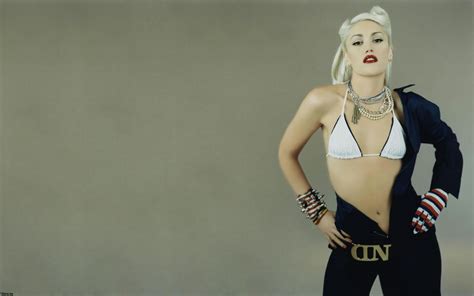 Brave Celebrity Hot Photo Gwen Stefani Wallpaper 02
