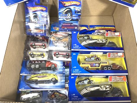 Lot 15pc NIP Cars Hot Wheels Pavement Pounders