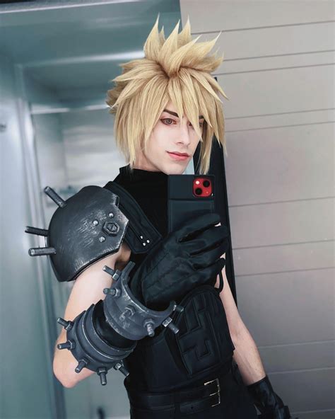 Cloud Strife Selfie Final Fantasy Vii R Cosplayers