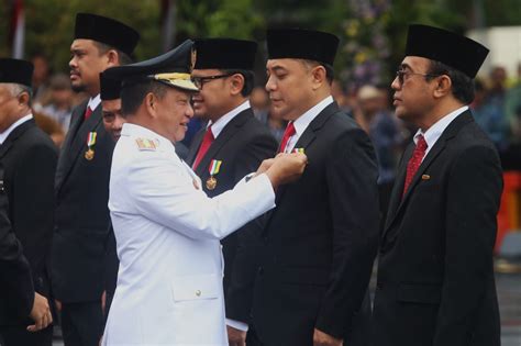 Pertama Dalam Sejarah Eri Cahyadi Jadi Wali Kota Surabaya Pertama Yang