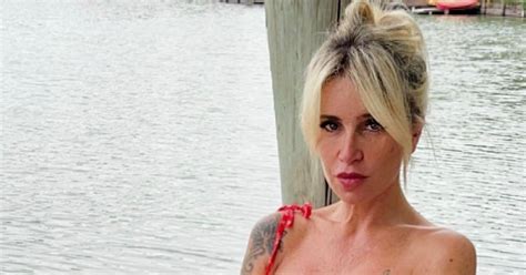 Florencia Peña subió la temperatura con fotos en bikini rosa al borde de la pileta Un fuego