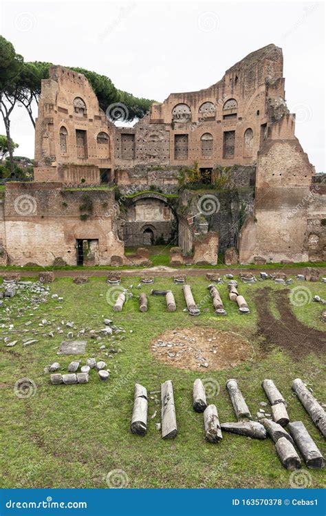 Ruínas Arquitetônicas Do Antigo Fórum Romano Em Roma Foto de Stock