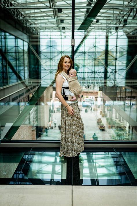 Qusy Carrier Sand Stories Nude Adjustable Ergonomic Carrier