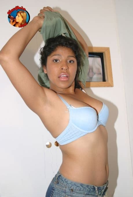 Mexican Babe Laurie Vargas Shows Her Curves While Sucking A Bbc At A Gloryhole Coedcherry