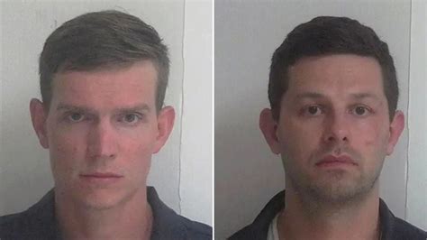 A años de prisión condenan a pareja gay por abusar de sus hijos adoptados