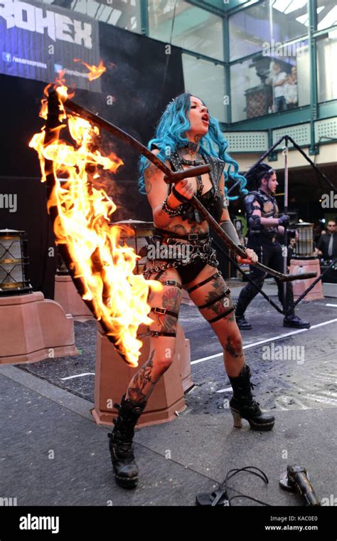 10 Hot Sexy Rebecca Crow Bikini Pics