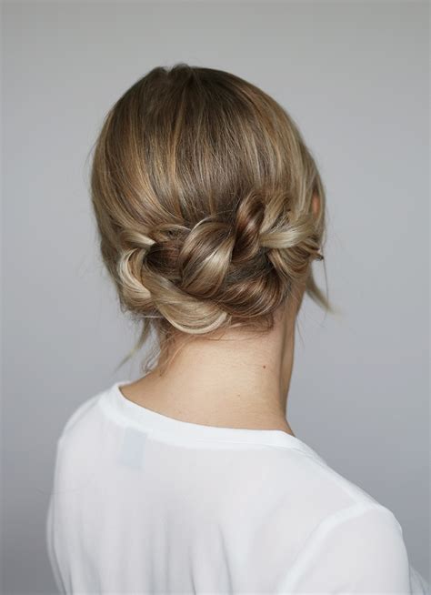 Niskanuttura Kampaustutorial Helppo Kieputettu Niskanuttura NUDE