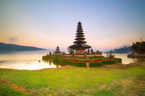 Pura Ulun Danu Bratan Temple Balinese Landmark Water Reflection