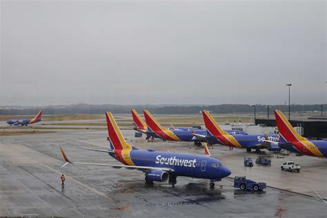 Southwest Airlines CFO Sends Clear Message to Upset Passengers - Men's