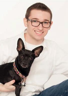 Jovem Gay Emociona Ao Divulgar Vídeo Em Que é Expulso De Casa Pelos Pais A Capa