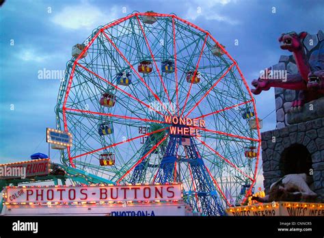 Coney Island Wonder Wheel Stock Photo Alamy