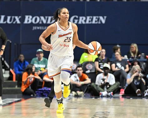 WATCH: Mercury Star Alyssa Thomas Grows Emotional During Sun's