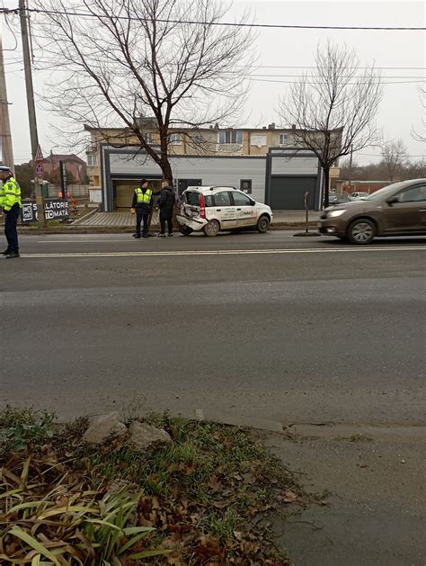 Trafic restricționat pe Matei Corvin după ce un TIR a lovit un