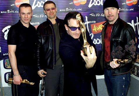 U2start.com | Photos | U2 wins Brit Awards 2001