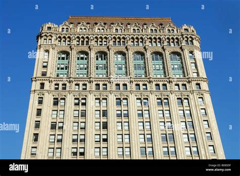 Classic Art Deco Building In New York City Stock Photo Alamy