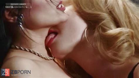 Lezzie Necking ZB Porn