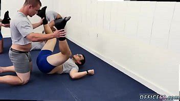 Hermanos Heterosexuales Follando Gay El Yoga Desnudo Motiva M S Que Xvideos