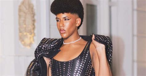 Gay negro e estiloso quem é o menino que celebrou os 15 anos no Copacabana Palace