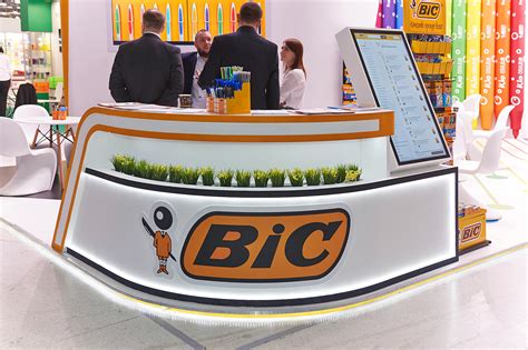 Стенд компании "BIC" "Скрепка 2019" on Behance