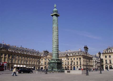 Top 21 Most Famous Squares In The World