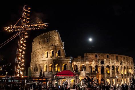 Via Crucis Al Colosseo Ecco I Testi Delle Meditazioni Tv2000