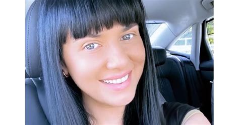 Манчева с деколте на пътя